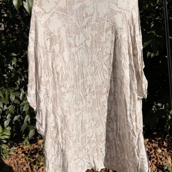 Yak & Yeti Neutral Lace-Pattern Kimono – Lightweight Boho Layer, One Size - Picture 4 of 4